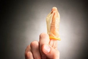 较真丨女子使用假避孕套会导致阴道炎这个还真不好说
