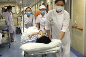 23岁女孩持续腹痛癌症晚期这东西若天天吃任谁都受不了