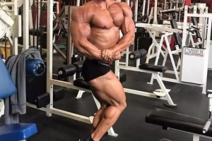 一睹世界级健身达人如何增肌古典健美明星萨迪克的魔鬼式训练 一睹世界级健身达人如何增肌古典健美明星萨迪克的魔鬼式训练