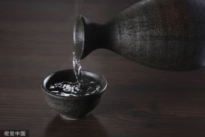 喝了不到四两酒他被送进了重症监护室你还敢这样喝酒吗 喝了不到四两酒他被送进了重症监护室你还敢这样喝酒吗