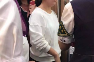高铁上突发疾病一声招呼全科医生齐上阵 高铁上突发疾病一声招呼全科医生齐上阵