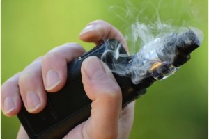 全球健闻电子烟新罪证美国一少年肺部被烟油堵死 全球健闻电子烟新罪证美国一少年肺部被烟油堵死