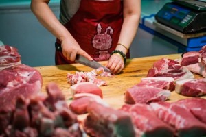 猪肉涨价但猪身上这块肉再便宜也不能吃有人还傻傻的买
