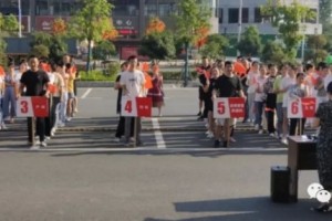 凝心聚力共创未来临澧县妇幼保健院庆祝新中国七十华诞之拔河比赛