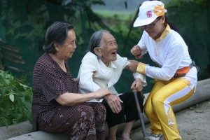 78岁阿婆自述每天一杯黄芪水一年后癌细胞不见了