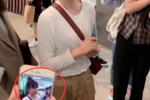 宋祖儿被围观看到路人原相机手机屏幕这才是她真实样子 宋祖儿被围观看到路人原相机手机屏幕这才是她真实样子