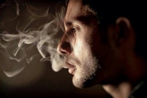 一天抽一包烟跟一天喝两瓶啤酒哪个更伤身体不妨了解下 一天抽一包烟跟一天喝两瓶啤酒哪个更伤身体不妨了解下