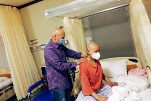 祖孙三人连续患癌父亲逝世后男人卖房捐髓救女幸而我发病晚 祖孙三人连续患癌父亲逝世后男人卖房捐髓救女幸而我发病晚