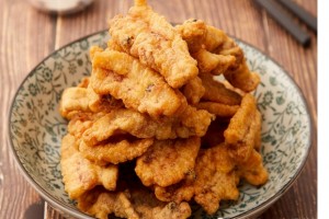 炸酥肉时有人用面粉有人用淀粉都不正确大厨共享正确做法 炸酥肉时有人用面粉有人用淀粉都不正确大厨共享正确做法