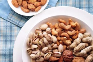 坚果也不能瞎吃10大坚果食用忌讳请花两分钟看完吧 坚果也不能瞎吃10大坚果食用忌讳请花两分钟看完吧