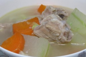 炖排骨汤时加此料就大错特错了不去腥还难喝白炖了