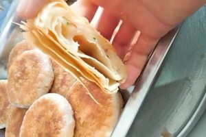 面点师傅教你做糖酥饼香酥诱人甜而不腻过程具体我们都能学会 面点师傅教你做糖酥饼香酥诱人甜而不腻过程具体我们都能学会