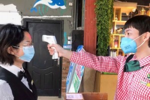 官宣这顿大餐我等了一个月总算能够下馆子啦…… 官宣这顿大餐我等了一个月总算能够下馆子啦……