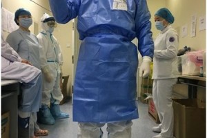 战疫人物(26)覃江看到患者恢复很有成就感 战疫人物(26)覃江看到患者恢复很有成就感