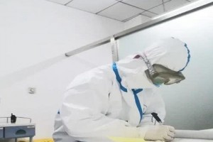 航空总医院感染一线护理脱防护服像拆弹 航空总医院感染一线护理脱防护服像拆弹