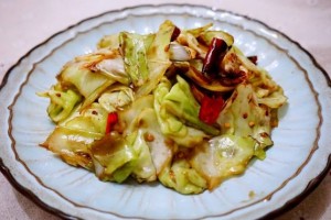 饭馆的手撕包菜为啥美观又好吃先炒包菜就错了大厨说先炒它 饭馆的手撕包菜为啥美观又好吃先炒包菜就错了大厨说先炒它