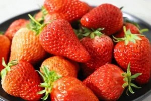 买草莓时4种打死不能买生果估客从不让自家人吃 买草莓时4种打死不能买生果估客从不让自家人吃
