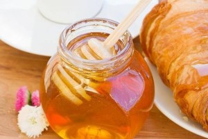 蜂蜜对人好处多多若这样吃作用或许更好 蜂蜜对人好处多多若这样吃作用或许更好