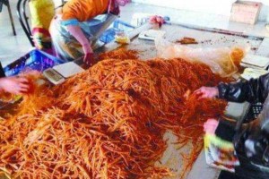 市场上5毛钱一包的小辣鱼究竟是什么鱼做成的看完心境杂乱 市场上5毛钱一包的小辣鱼究竟是什么鱼做成的看完心境杂乱